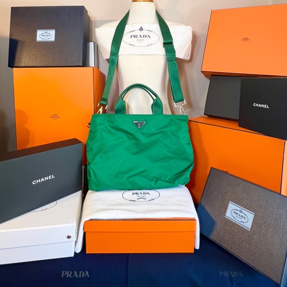 Prada AUTHENTIC Emerald Green Nylon bag with saffiano leather accents. NEW!! - Picture 6 of 15
